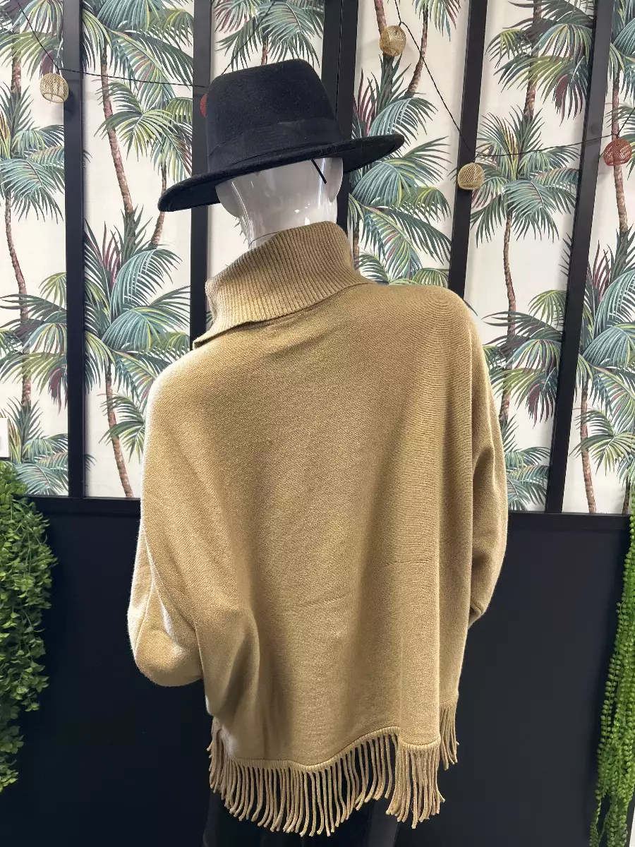 Pull beige col roulé